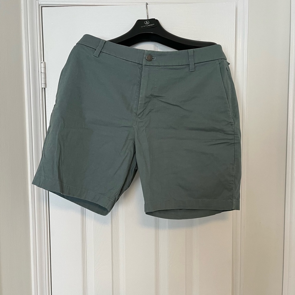 Lululemon green shorts 34 waist